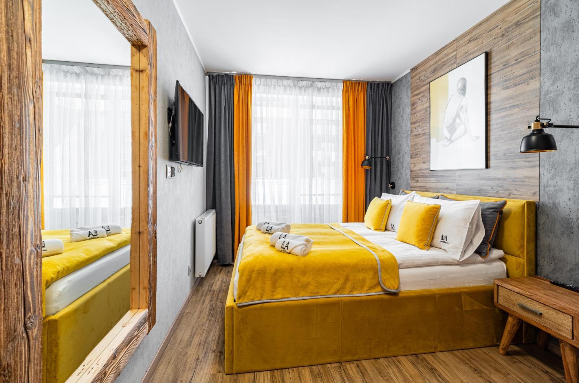 Like Apartment *